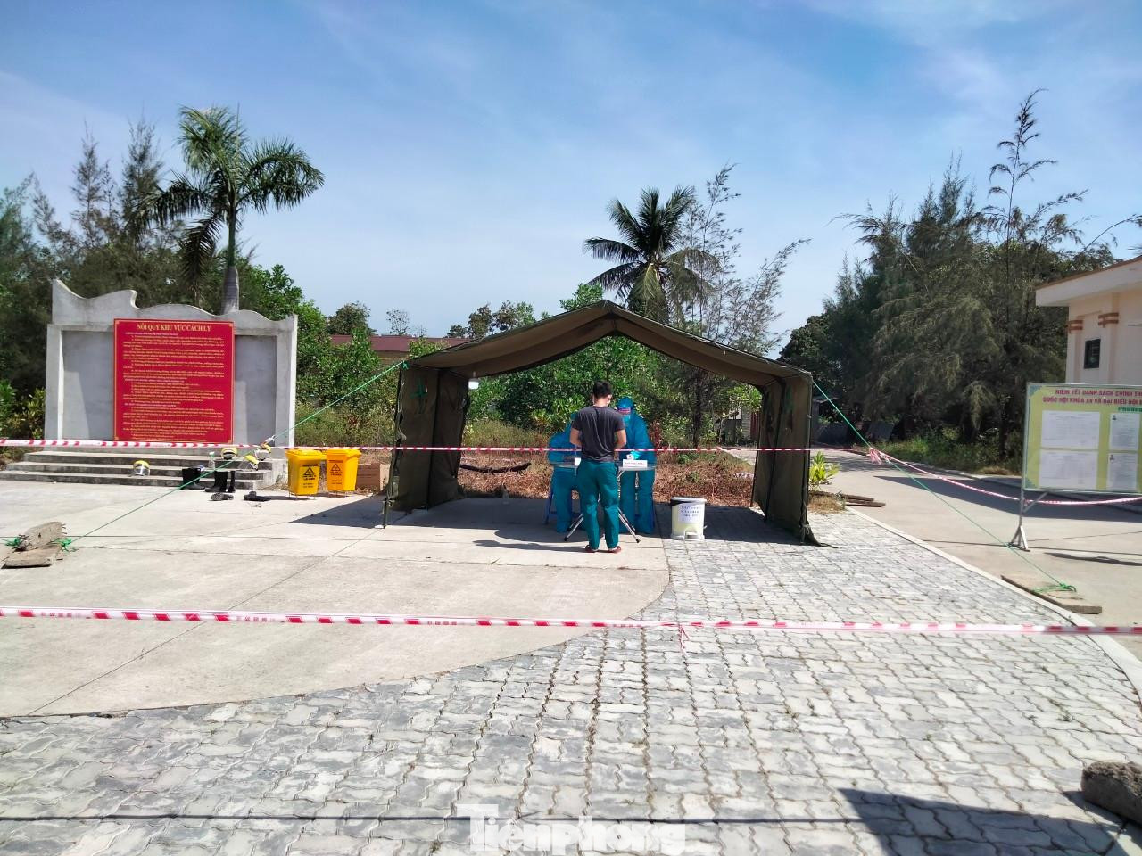 Theo phân luồng tập dượt, vòng ngoài gồm quân đội, dân quân, lực lượng cung cấp thức ăn…sẽ đi bỏ phiếu trước. Vòng trong chủ là yếu lực lượng y tế và các đối tượng F1 sẽ đi bỏ phiếu sau.