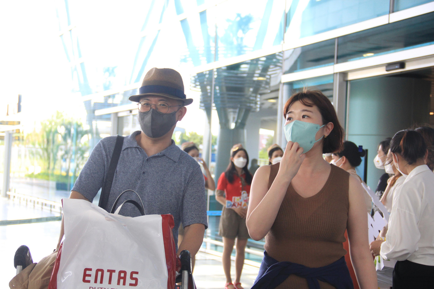 Từ ngày 28/4, hãng hàng không Vietjet Air khai thác định kỳ 6 chuyến bay mỗi tuần giữa Đà Nẵng và Incheon. Chuyến bay VJ878 khởi hành từ Đà Nẵng lúc 23h45 các thứ 3-5-7 và hạ cánh Incheon lúc 06h00 sáng hôm sau. Chuyến bay từ Incheon trở lại Đà Nẵng số hiệu VJ879 khởi hành lúc 7h00 và hạ cánh vào 9h40 các thứ 4-6-CN.