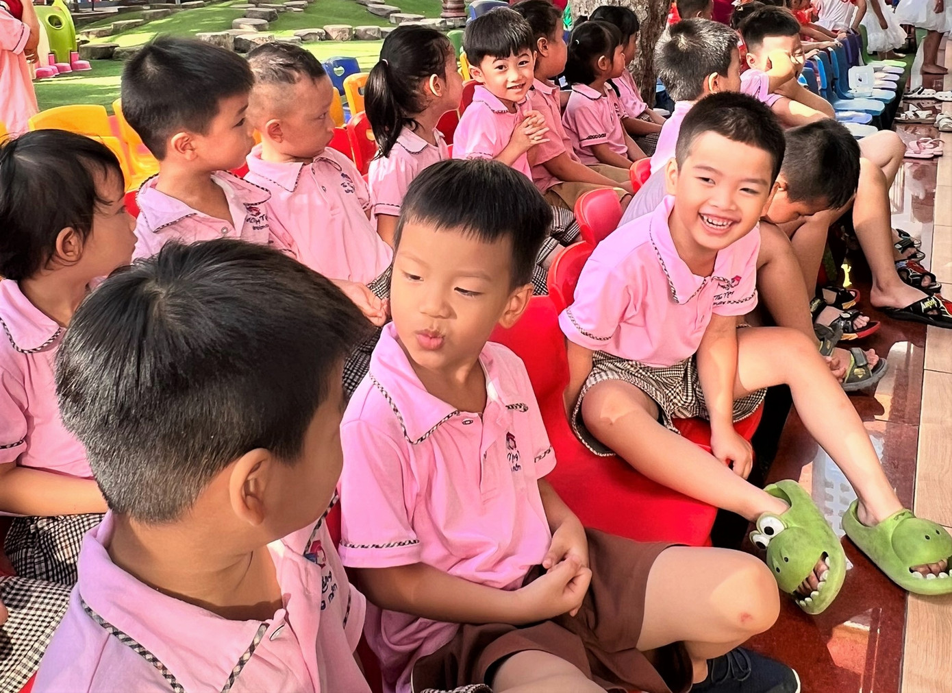 Niềm vui đầu năm học mới của các bé mầm non.