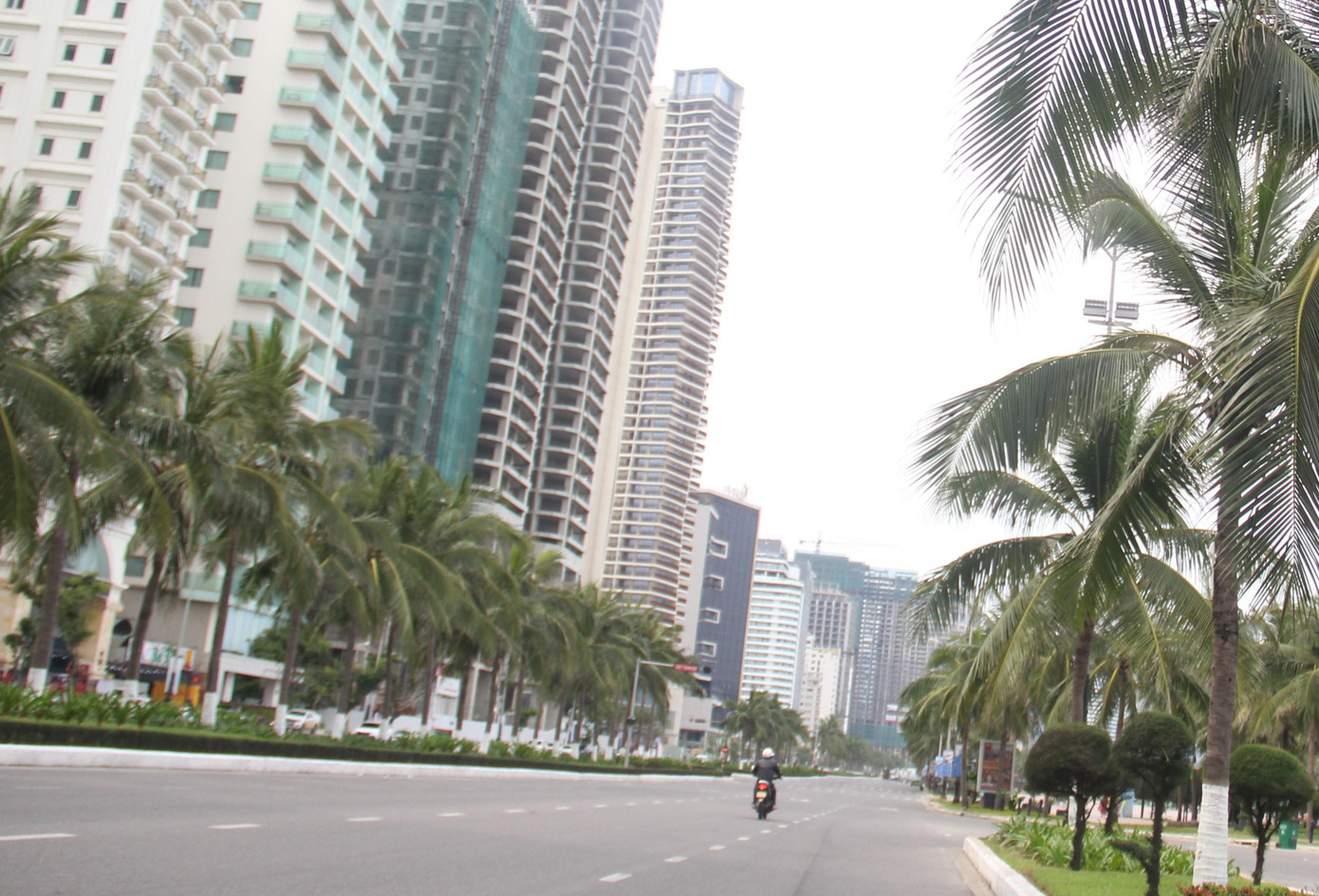 Dịch bệnh diễn biến phức tạp, du khách hủy phòng khách sạn, tour đến Đà Nẵng. Ảnh: Thanh Trần. Dịch bệnh diễn biến phức tạp, du khách hủy phòng khách sạn, tour đến Đà Nẵng. Ảnh: Thanh Trần.