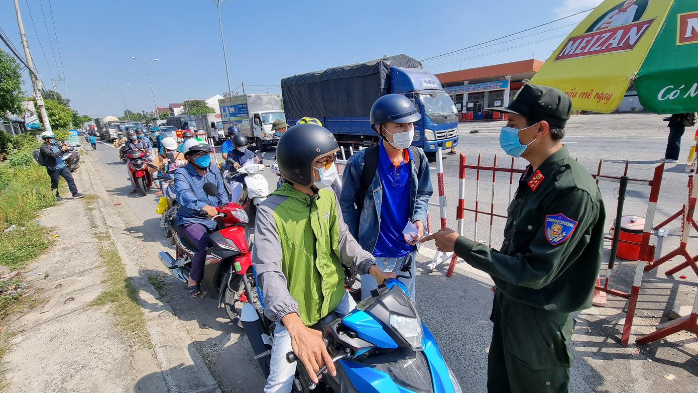 Những người chưa được tiêm vắc xin hoặc chỉ mới tiêm 1 liều khi vào địa phương phải cách ly y tế tại nhà, nơi lưu trú 7 ngày.