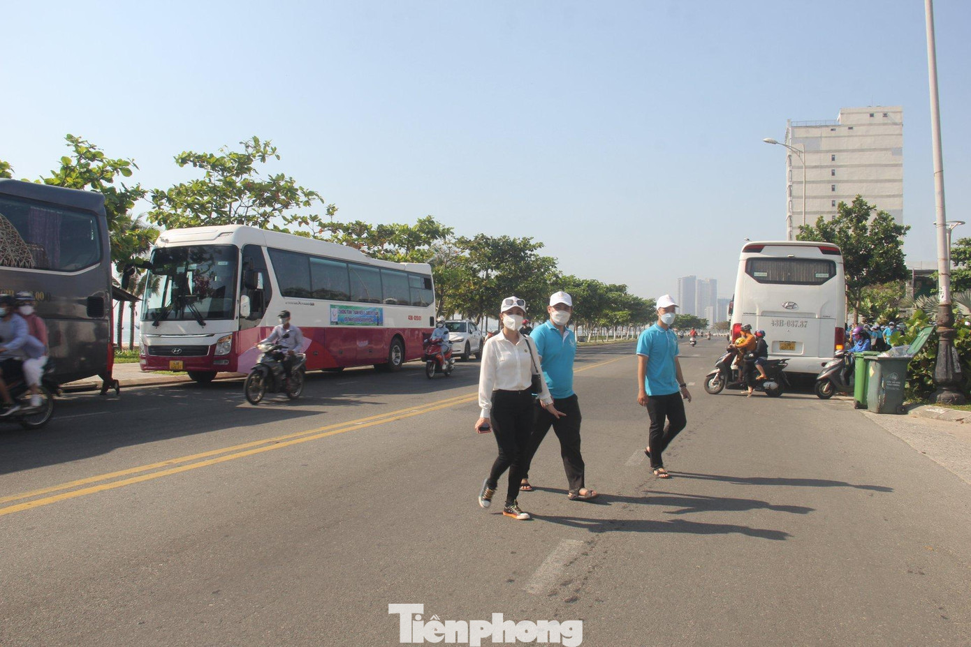 Hiện đã có 150 đơn vị vận chuyển với 2.000 xe hoạt động lại phục vụ khách du lịch.