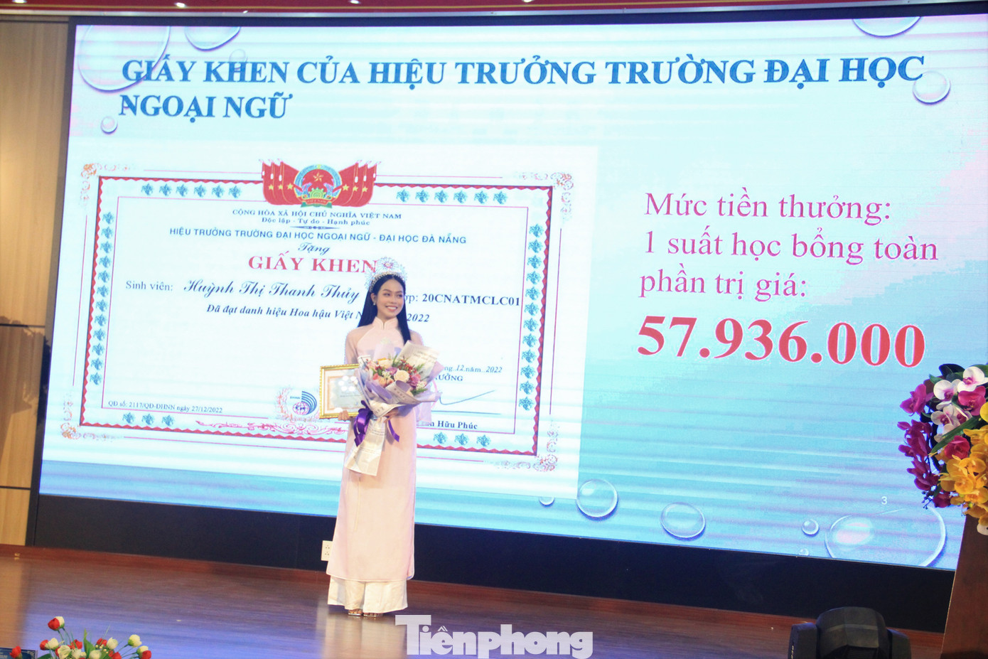 Cô còn nhận được suất học bổng toàn phần trong thời gian theo học tại trường.