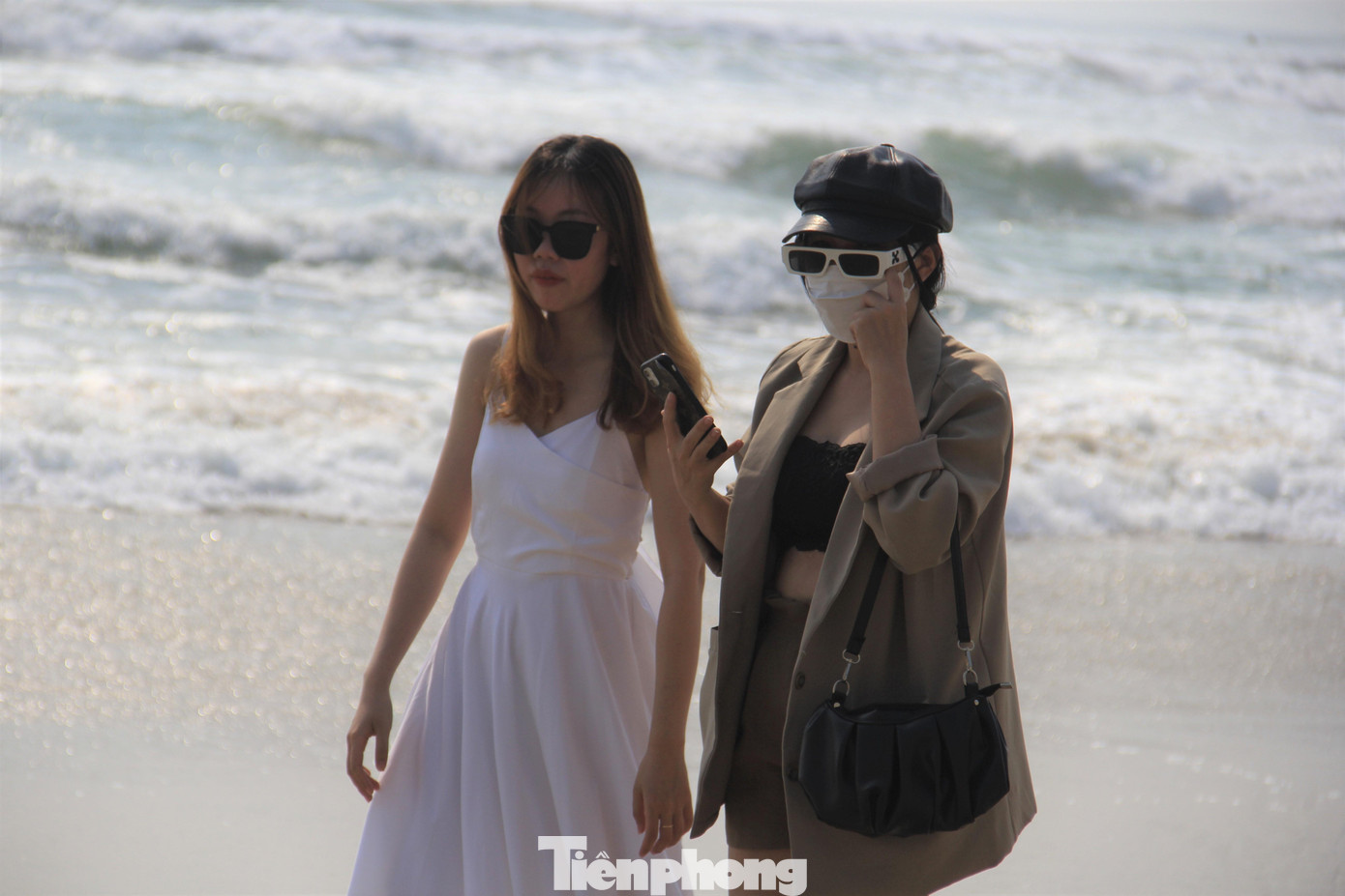 Tổng lượng khách tham quan, du lịch thành phố Đà Nẵng khoảng 77.870 lượt khách, trong đó lượng khách theo các đường bay quốc tế và nội địa đến Đà Nẵng ước đạt 38.979 khách với 262 chuyến bay (6 chuyến bay quốc tế từ Singapore, Thái Lan và 256 chuyến bay nội địa từ Hà Nội, TP.Hồ Chí Minh, Hải Phòng, Vinh, Nha Trang, Đà Lạt, Pleiku, Cần Thơ, Phú Quốc)