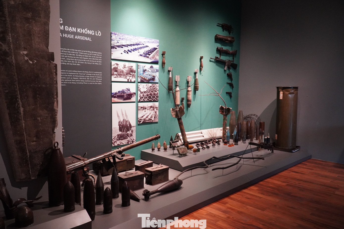 Hình ảnh, tài liệu và hiện vật bố trí theo 9 chuyên đề lớn: Bức tường ảnh Tổng quan về thành phố Đà Nẵng, Thiên nhiên và con người Đà Nẵng, Lịch sử Đô thị Đà Nẵng, Cuộc đấu tranh bảo vệ nền độc lập dân tộc, Chứng tích chiến tranh, Đà Nẵng hội nhập và phát triển, Đa dạng văn hóa, Tòa thị chính Đà Nẵng, Sưu tập cổ vật của Bảo tàng Đà Nẵng.