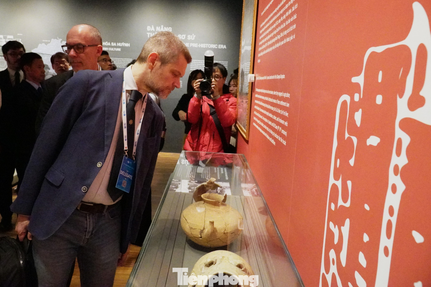 Bảo tàng hiện đang trưng bày gần 3.000 tư liệu, hiện vật với phong cách trưng bày truyền thống kết hợp công nghệ trình chiếu hiện đại. Không gian trưng bày bao gồm 4 khu vực chính: Trưng bày thường xuyên; lịch sử thiên nhiên và con người Đà Nẵng; lịch sử phát triển đô thị Đà Nẵng và Văn hóa. Bà Christian (đến từ Úc) chia sẻ rất ấn tượng với bảo tàng vì không gian rộng lớn, nhiều tư liệu, hiện vật. Từ đây bà có thể hiểu biết thêm về lịch sử, văn hóa, quá trình phát triển của Đà Nẵng.