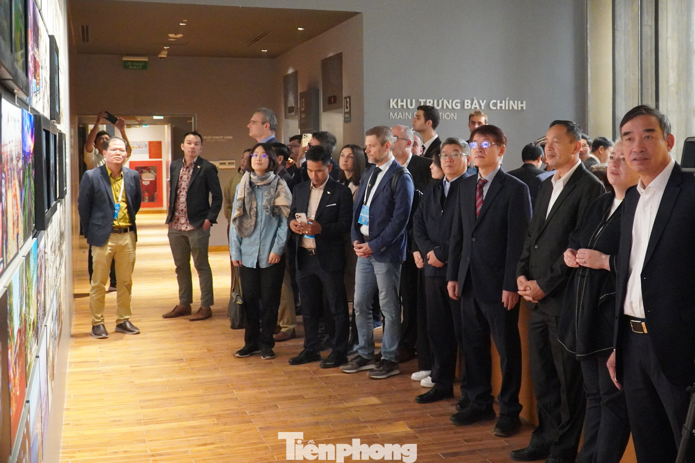 Đoàn đại biểu đến thăm Bảo tàng Đà Nẵng. Ảnh: Thanh Hiền.