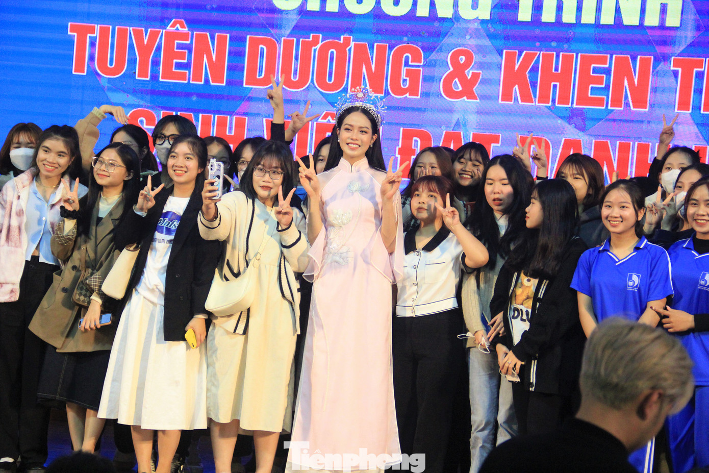 Hoa hậu Thanh Thủy hòa nhã, thân thiện với bạn bè. Ảnh: Thanh Hiền.