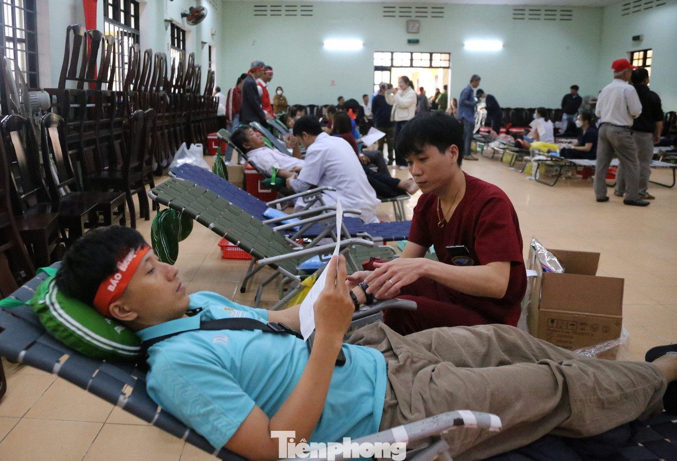 Với nhiều người dân phố Hội, đây là lần đầu tiên họ cho đi giọt máu hồng tại Chủ Nhật Đỏ. Với nhiều người dân phố Hội, đây là lần đầu tiên họ cho đi giọt máu hồng tại Chủ Nhật Đỏ.