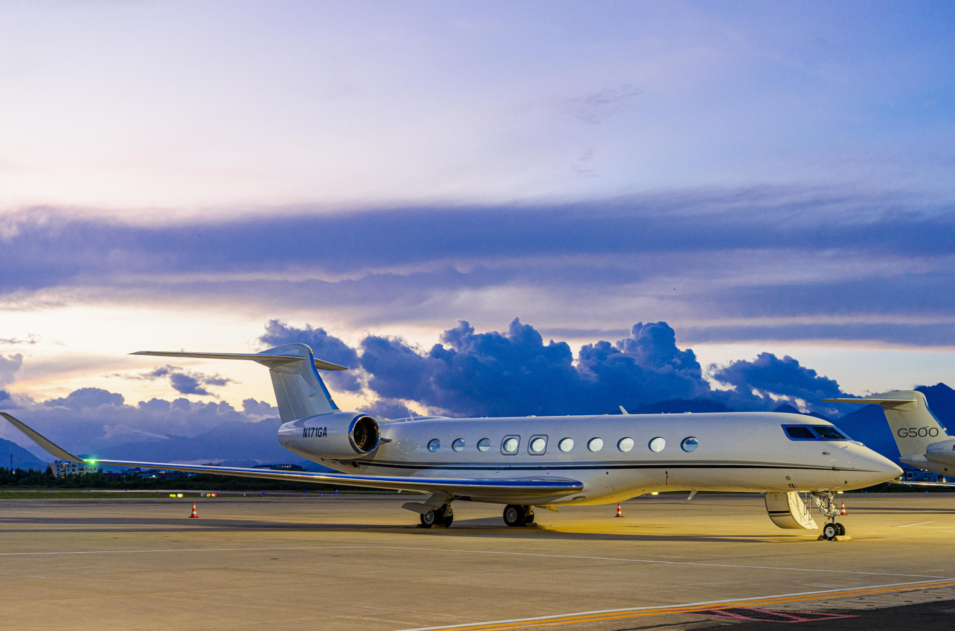 Chiếc G650ER nổi bật với khả năng bay xa hơn và nhanh hơn bất cứ chuyên cơ nào, thậm chí có thể bay vòng quanh toàn cầu chỉ với một lần dừng. Đặc biệt, G650ER có khả năng bay vượt lên trên vùng nhiễu động, trong khi các máy bay khác chỉ có thể bay qua. Chiếc G650ER nổi bật với khả năng bay xa hơn và nhanh hơn bất cứ chuyên cơ nào, thậm chí có thể bay vòng quanh toàn cầu chỉ với một lần dừng. Đặc biệt, G650ER có khả năng bay vượt lên trên vùng nhiễu động, trong khi các máy bay khác chỉ có thể bay qua.