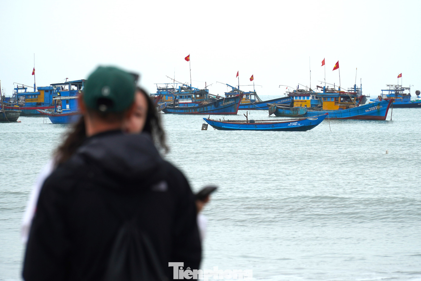 Vùng biển với những con thuyền của ngư dân Đà Nẵng liên tục níu chân những đoàn du khách quốc tế.
