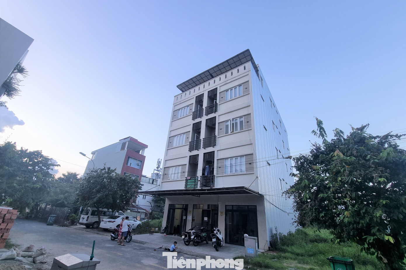 Những khu nhà trọ mới, đầy đủ tiện nghi, không lo nắng nóng mưa ngập hầu như không có phòng trống. Ảnh: Thanh Hiền Những khu nhà trọ mới, đầy đủ tiện nghi, không lo nắng nóng mưa ngập hầu như không có phòng trống. Ảnh: Thanh Hiền