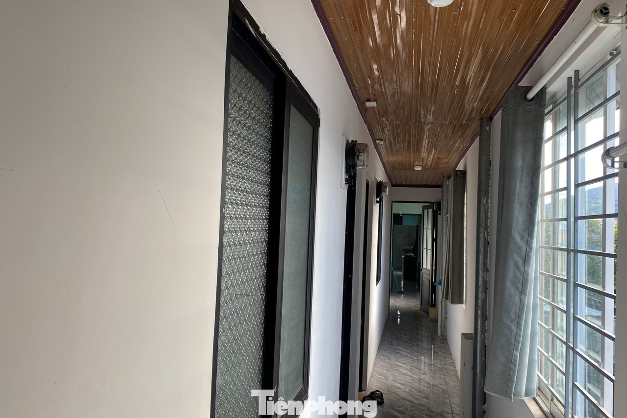 Những phòng trọ cao tầng trang bị bình chữa cháy, thang thoát hiểm đảm bảo an toàn cho người ở. Ảnh: Thanh Hiền Những phòng trọ cao tầng trang bị bình chữa cháy, thang thoát hiểm đảm bảo an toàn cho người ở. Ảnh: Thanh Hiền