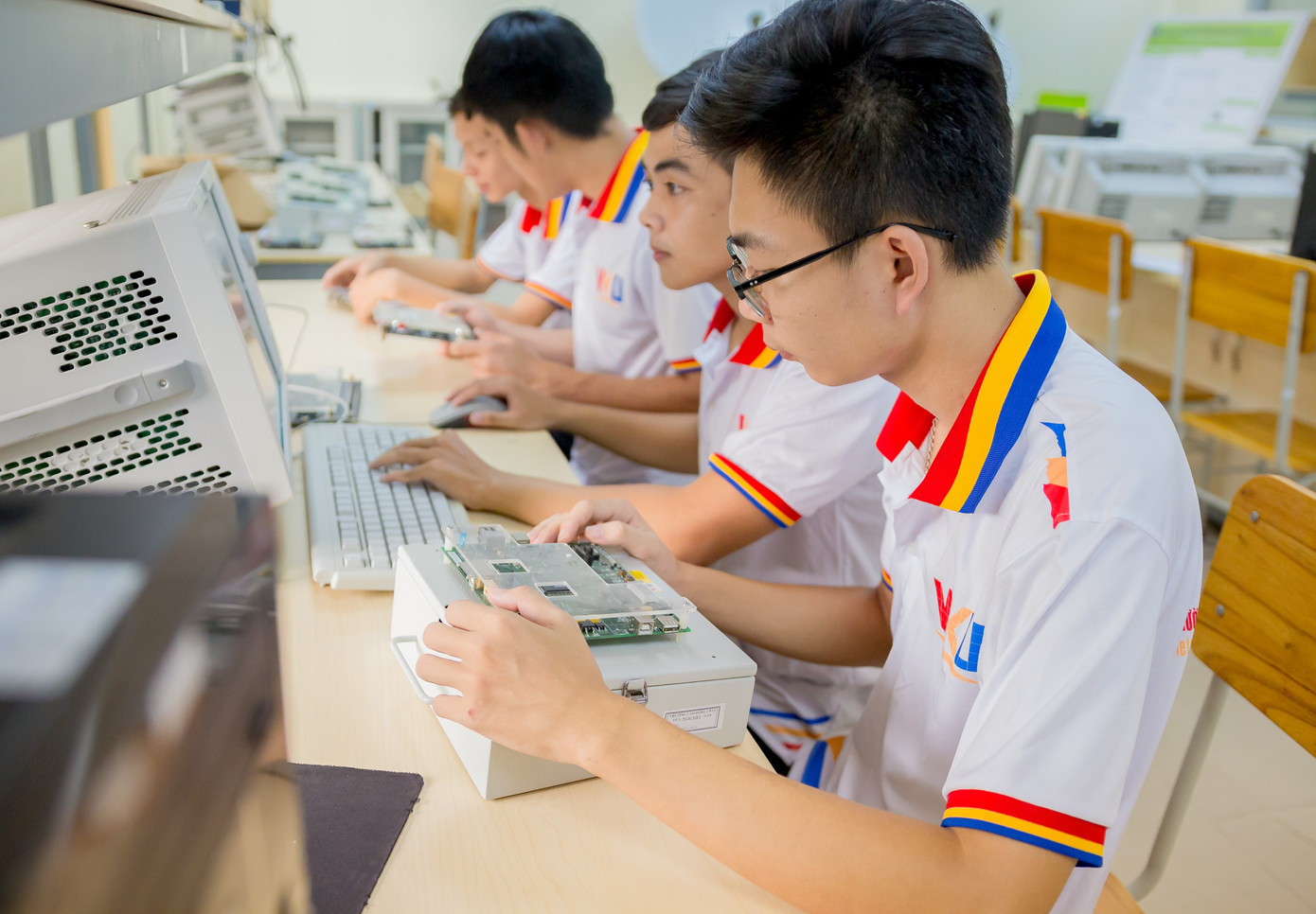 Năm nay, Đà Nẵng có nhiều trường ĐH mở ngành vi mạch bán dẫn.