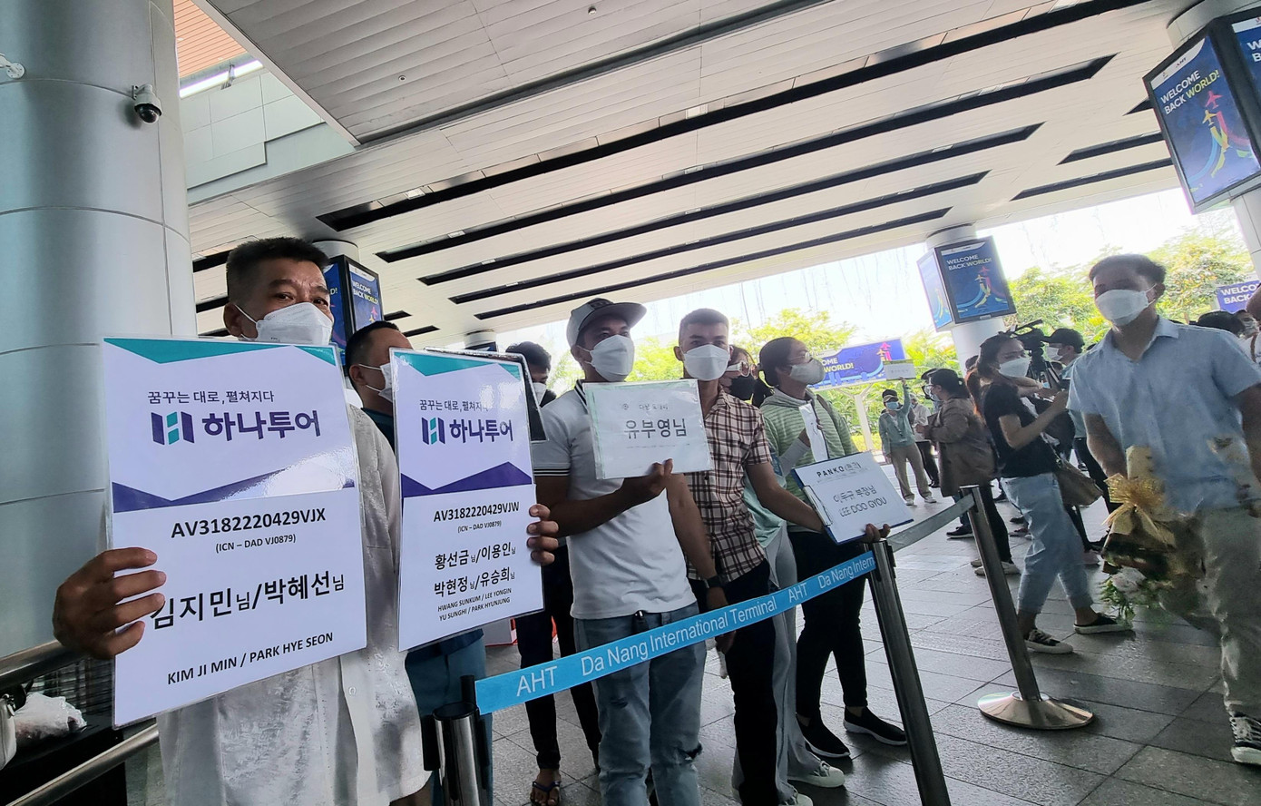 Rất nhiều khách sạn tại Đà Nẵng, Quảng Nam, Thừa Thiên Huế chờ đón du khách tại sân bay.