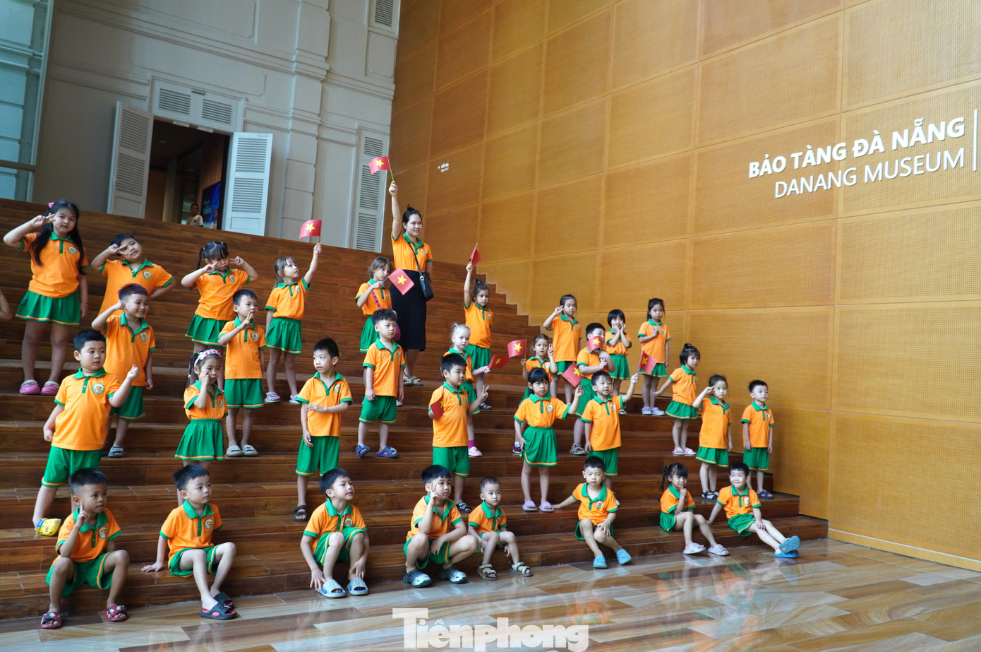 Những ngày này, Bảo tàng Đà Nẵng liên tục đón những đoàn giáo viên, học sinh, sinh viên từ các trường trên địa bàn đến tham quan. Từ các em mẫu giáo đến học sinh THPT, sinh viên các trường đổ về bảo tàng không ngớt. Ảnh: Thanh Hiền. Những ngày này, Bảo tàng Đà Nẵng liên tục đón những đoàn giáo viên, học sinh, sinh viên từ các trường trên địa bàn đến tham quan. Từ các em mẫu giáo đến học sinh THPT, sinh viên các trường đổ về bảo tàng không ngớt. Ảnh: Thanh Hiền.