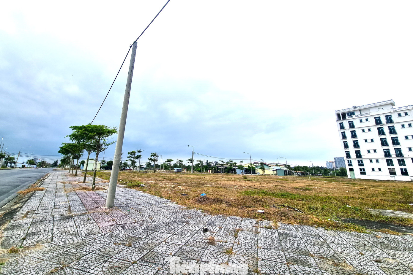 &quot;Cò đất&quot; săn đón khách hàng tại phường Điện Ngọc sau khi có chủ trương sáp nhập.