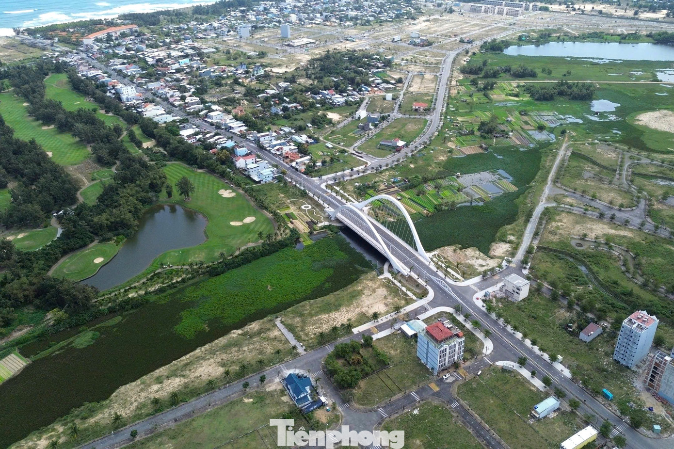 Đất các khu vực xung quanh trục đường Dũng Sĩ Điện Ngọc được rao bán với giá trên dưới 2,5 tỷ/lô.