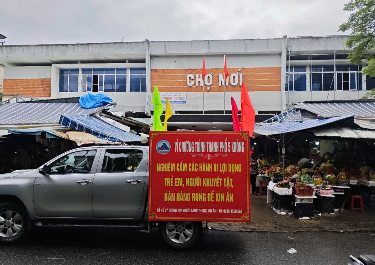 Đà Nẵng nghiêm cấm lợi dụng trẻ em, người khuyết tật bán hàng rong để xin ăn.