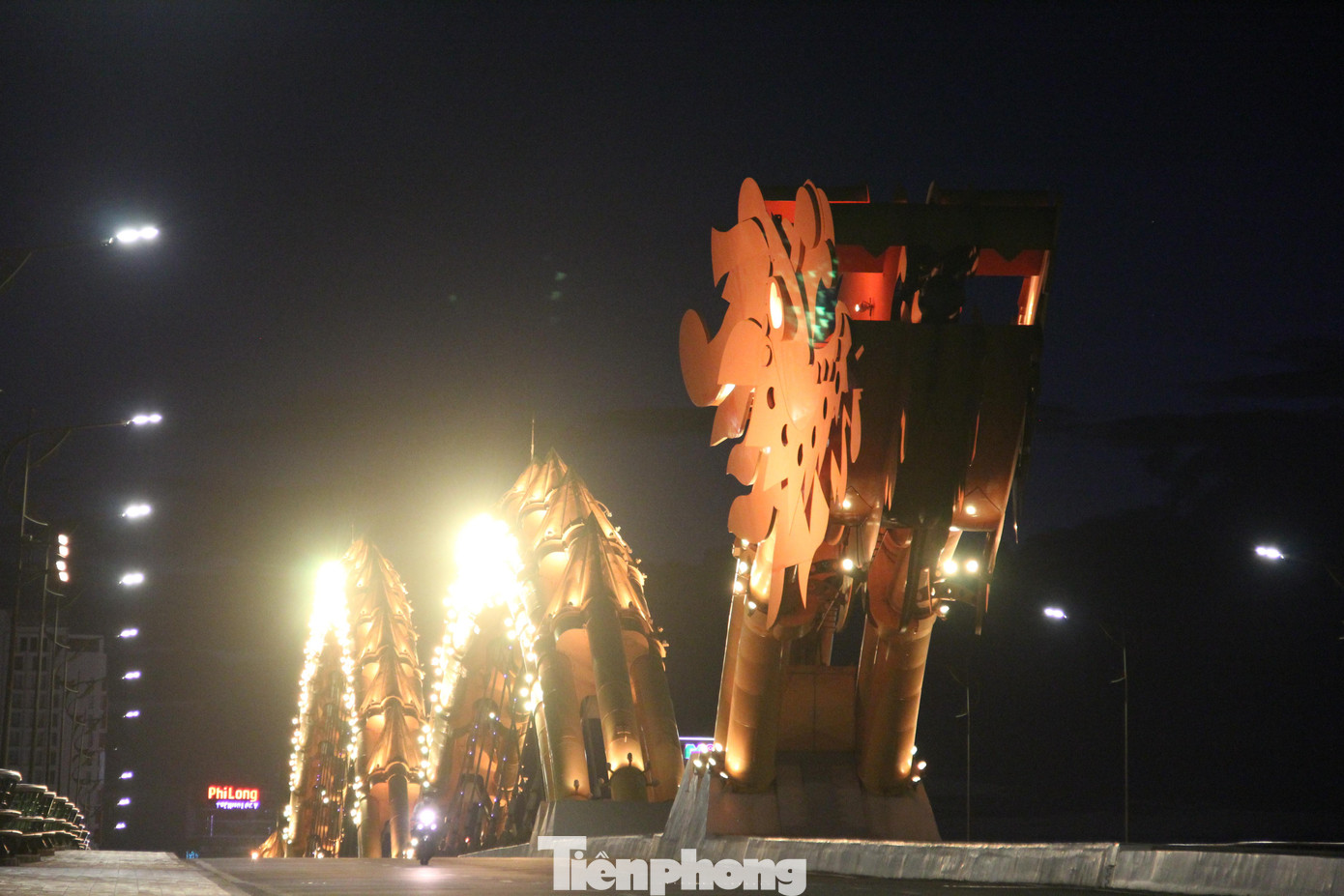 Theo ghi nhận, sau 18h, đường phố Đà Nẵng khá vắng vẻ. Chủ yếu là người đi làm về.