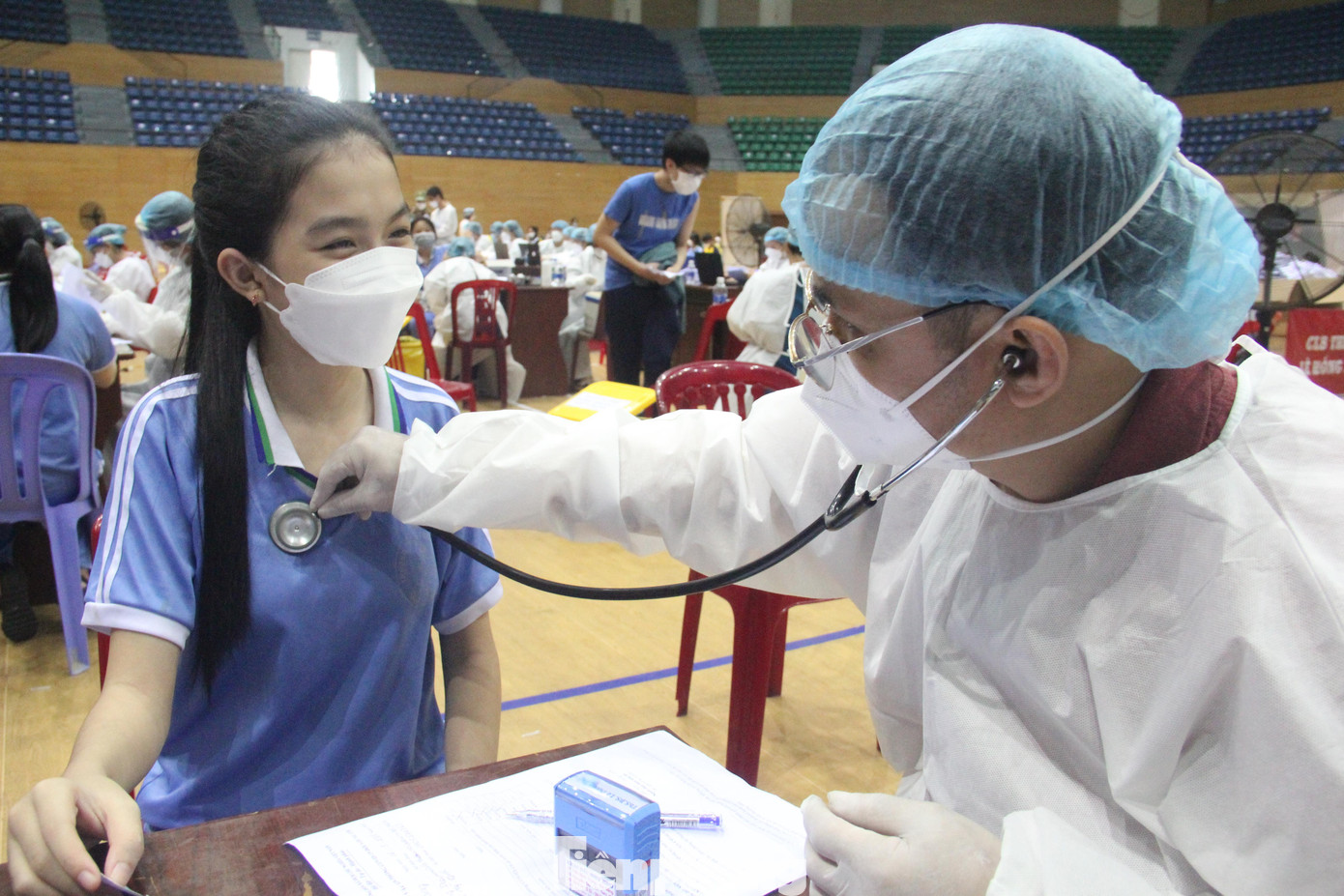 Số lượng F0 tăng cao, trong đó có cả nhân viên y tế làm ảnh hưởng tới việc điều trị, theo dõi F0, tiêm chủng.... Số lượng F0 tăng cao, trong đó có cả nhân viên y tế làm ảnh hưởng tới việc điều trị, theo dõi F0, tiêm chủng....