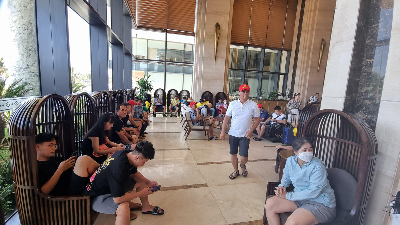 Các khách sạn đều phải bật điều hoà để phục vụ khách lưu trú.