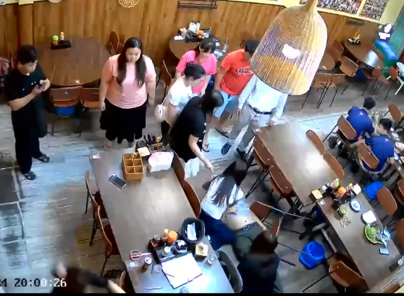 Nhờ sự cấp cứu kịp thời của chị Hạ, du khách Ấn Độ đã thoát cơn nguy kịch. Nhờ sự cấp cứu kịp thời của chị Hạ, du khách Ấn Độ đã thoát cơn nguy kịch.