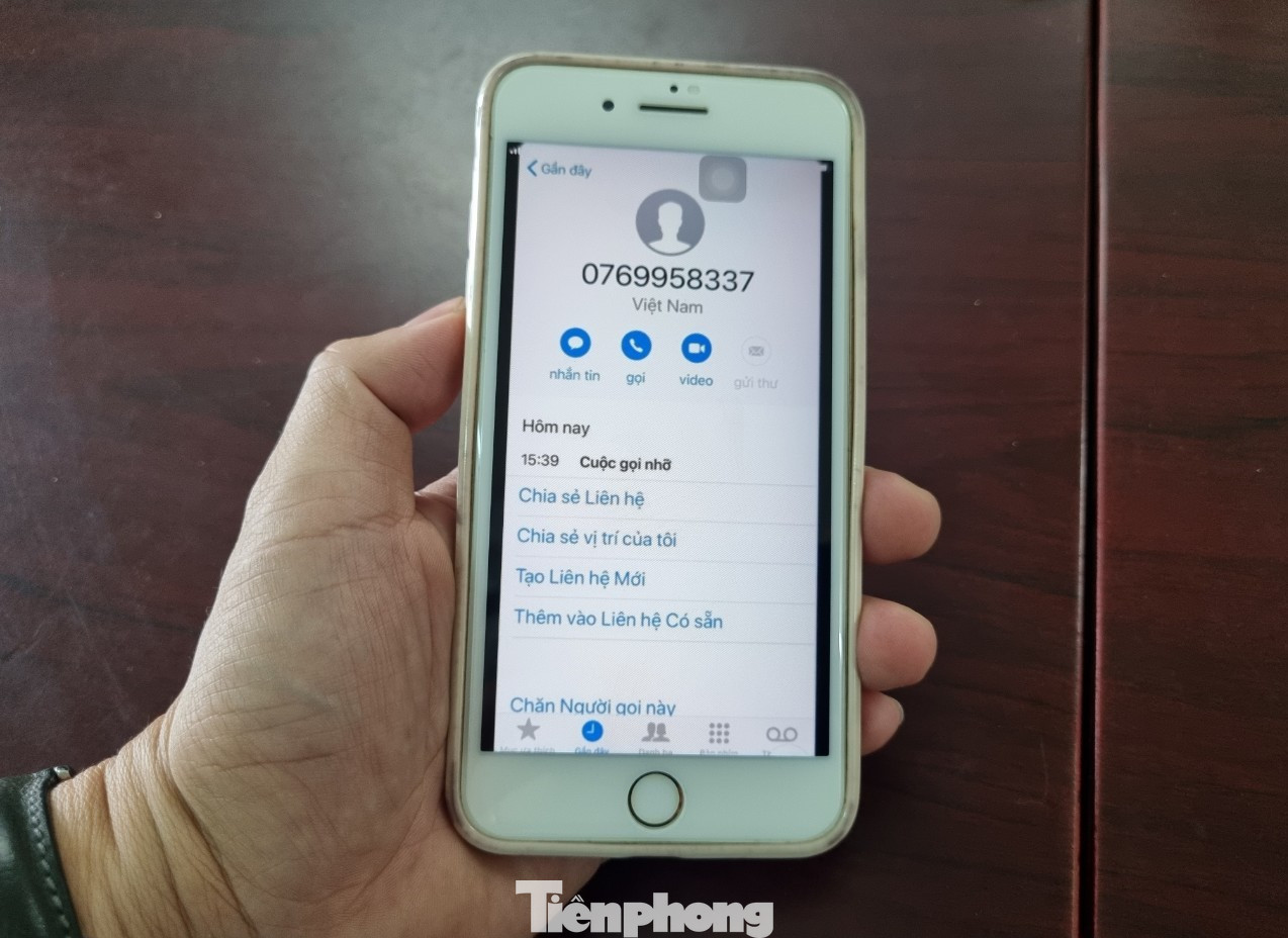 Nhiều phụ huynh nhận được cuộc gọi từ số điện thoại lạ, báo tin con nhập viện, yêu cầu chuyển tiền để mổ gấp. Nhiều phụ huynh nhận được cuộc gọi từ số điện thoại lạ, báo tin con nhập viện, yêu cầu chuyển tiền để mổ gấp.