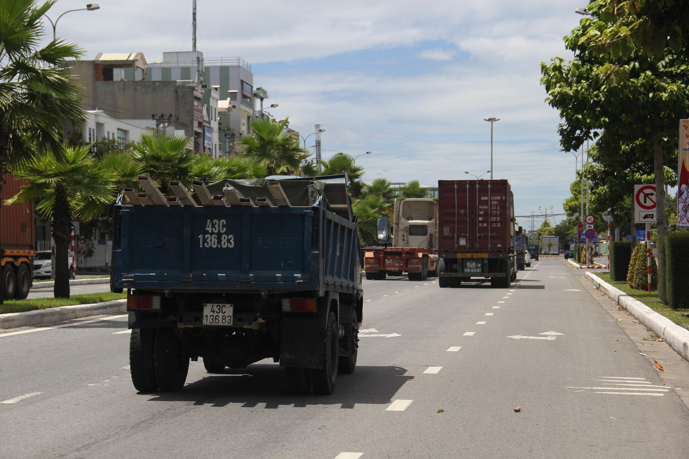 Hầu hết là các phương tiện vận chuyển hàng hóa.