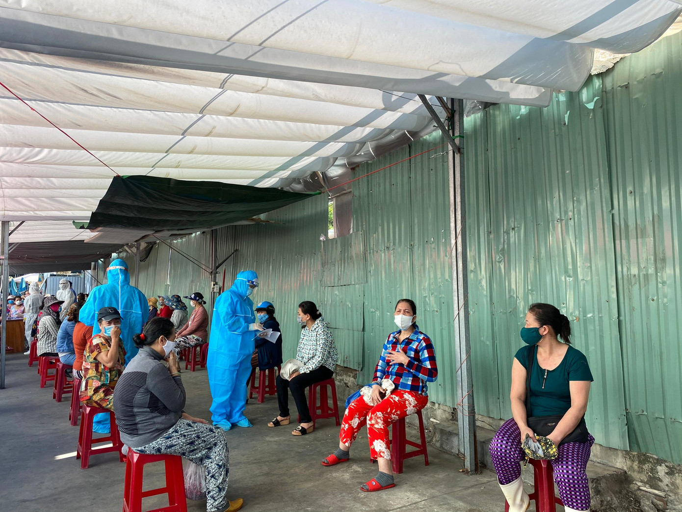 Đà Nẵng đã lấy mẫu xét nghiệm gần 300 trường hợp liên quan đến các ca dương tính mới này.