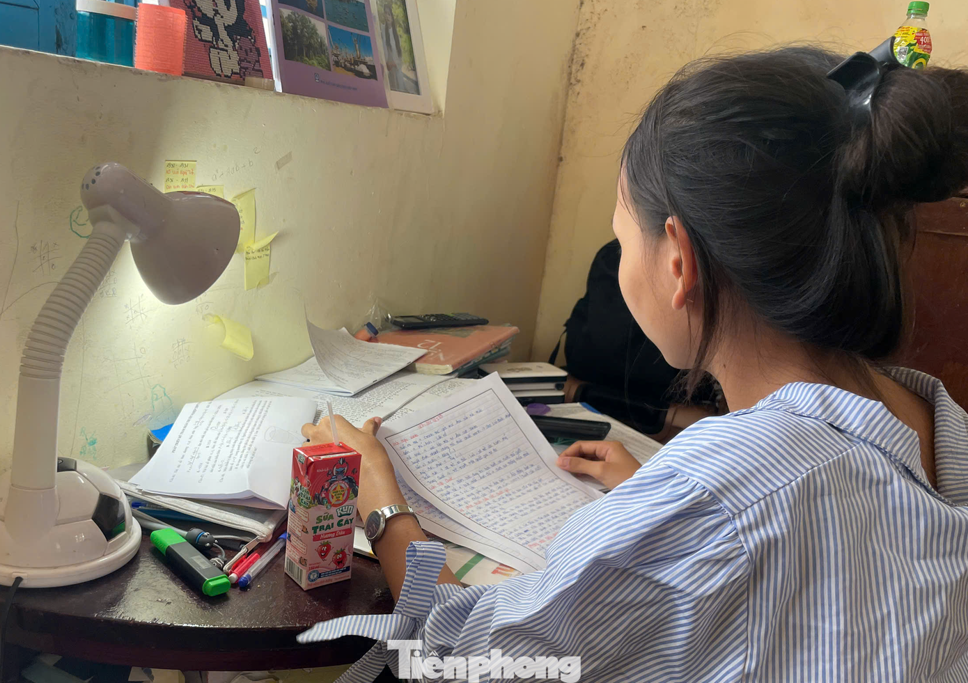 Sĩ tử ở Làng Hy Vọng miệt mài ôn thi trong thời điểm nước rút. Ảnh: Nam Hoàng. Sĩ tử ở Làng Hy Vọng miệt mài ôn thi trong thời điểm nước rút. Ảnh: Nam Hoàng.