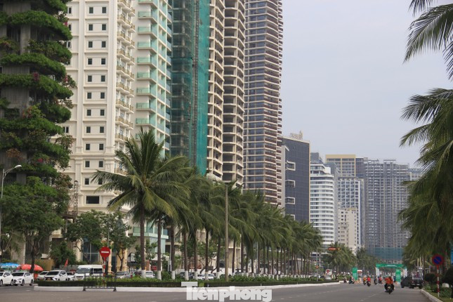 Nhiều khách sạn ven biển Đà Nẵng.