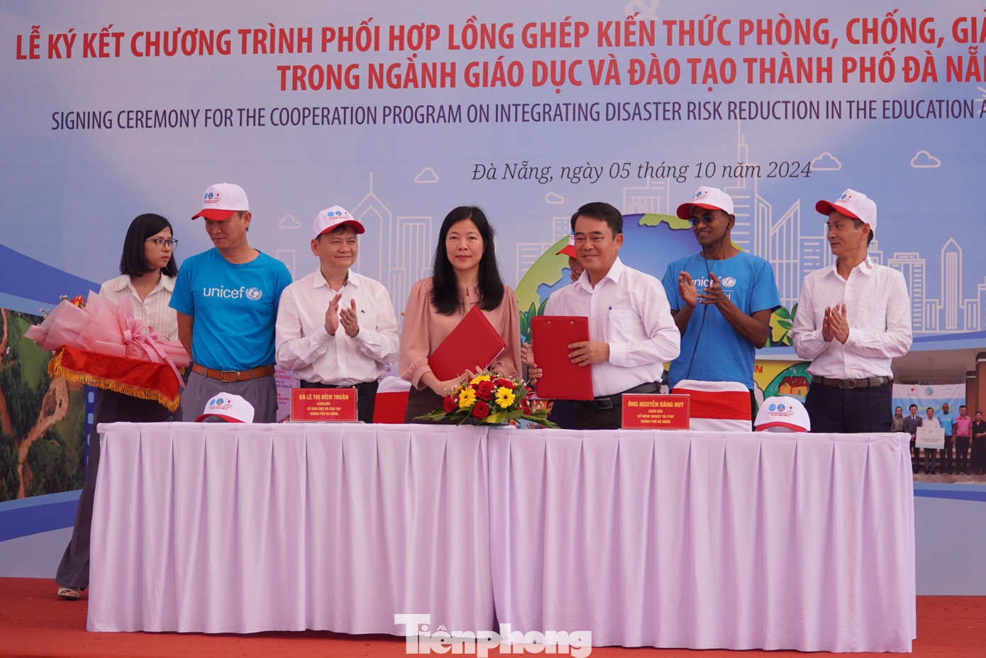 Sở NN&PTNT và Sở GD&ĐT Đà Nẵng ký kết chương trình phối hợp lồng ghép kiến thức phòng, chống, giảm nhẹ thiên tai trong ngành GD&ĐT. Sở NN&PTNT và Sở GD&ĐT Đà Nẵng ký kết chương trình phối hợp lồng ghép kiến thức phòng, chống, giảm nhẹ thiên tai trong ngành GD&ĐT.