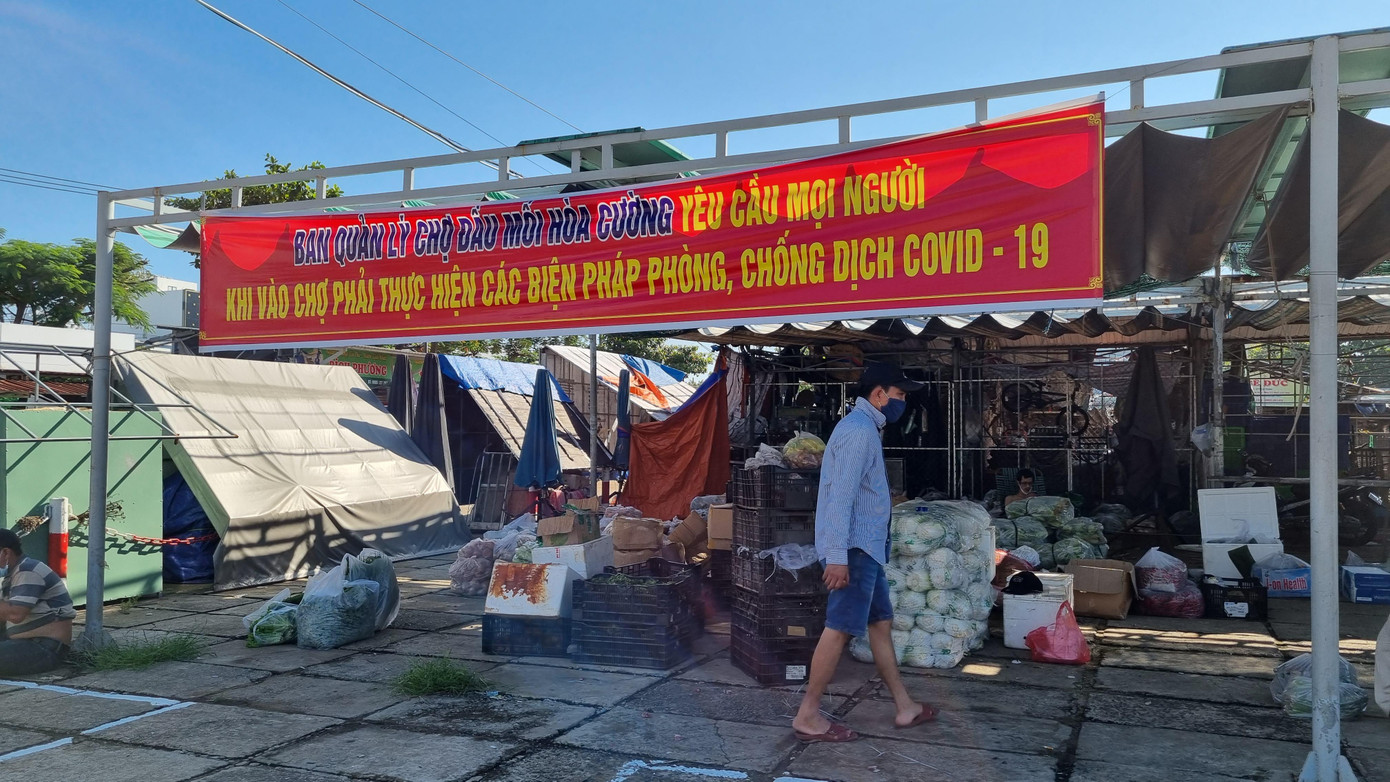 Sở Công thương lưu ý, trong 7 ngày mở cửa, chợ đầu mối Hòa Cường không cho khách sỉ đến mua bán trực tiếp tại chợ. Sở Công thương lưu ý, trong 7 ngày mở cửa, chợ đầu mối Hòa Cường không cho khách sỉ đến mua bán trực tiếp tại chợ.