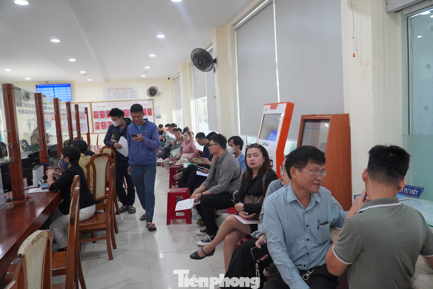 Theo UBND quận Ngũ Hành Sơn, hồ sơ đất đai tăng kéo theo các lĩnh vực cấp phép xây dựng, đăng ký kinh doanh cũng tăng cao. Theo UBND quận Ngũ Hành Sơn, hồ sơ đất đai tăng kéo theo các lĩnh vực cấp phép xây dựng, đăng ký kinh doanh cũng tăng cao.