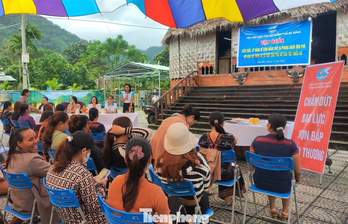 Lớp tập huấn thu hút 150 phụ nữ người dân tộc Cơ Tu tham gia.