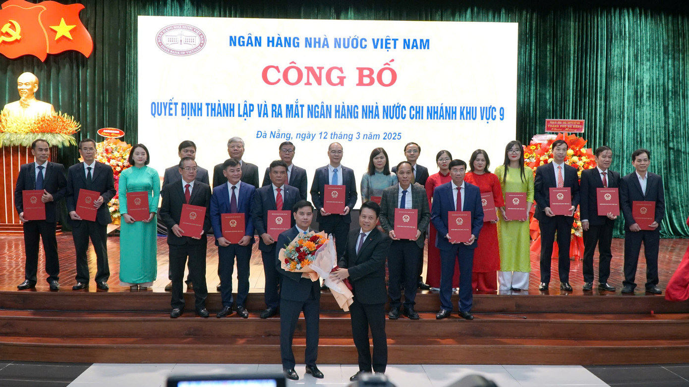 Ra mắt ban lãnh đạo Ngân hàng nhà nước khu vực 9. Ra mắt ban lãnh đạo Ngân hàng nhà nước khu vực 9.
