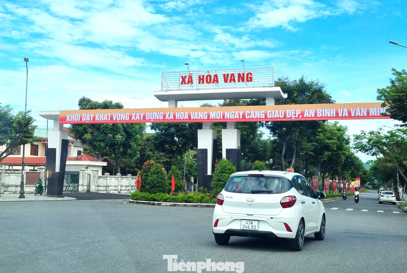 Theo phương án sắp xếp, các xã của huyện Hòa Vang sẽ hình thành nhiều xã, phường mới. Xã Hòa Châu và xã Hòa Phước nhập với phường Hòa Xuân (quận Cẩm Lệ) thành phường Hòa Xuân; xã Hòa Phong và Hòa Phú thành xã Hòa Vang; xã Hòa Khương và Hòa Tiến thành xã Hòa Tiến; xã Hòa Ninh và Hòa Nhơn thành xã Bà Nà; xã Hòa Sơn nhập cùng các phường Hòa Khánh Nam, phường Hòa Minh (quận Liên Chiểu) thành phường Hòa Khánh; phường Hòa Hiệp Bắc, Hòa Hiệp Nam (quận Liên Chiểu) nhập với xã Hòa Bắc và một phần xã Hòa Liên thành phường Hải Vân; phường Hòa Khánh Bắc (quận Liên Chiểu) và phần còn lại của xã Hòa Liên thành phường Liên Chiểu.