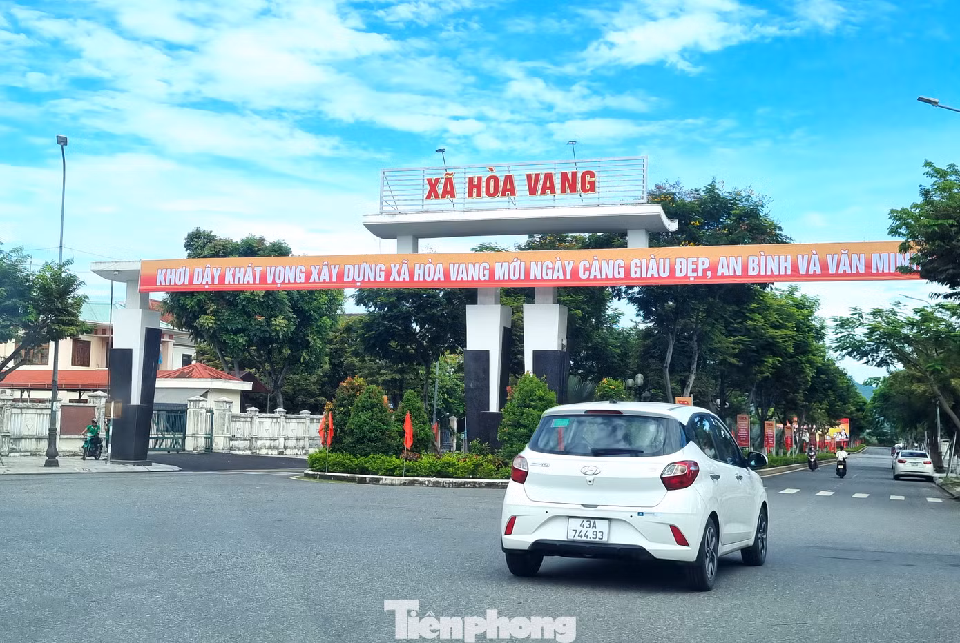 Theo phương án sắp xếp, các xã của huyện Hòa Vang sẽ hình thành nhiều xã, phường mới. Xã Hòa Châu và xã Hòa Phước nhập với phường Hòa Xuân (quận Cẩm Lệ) thành phường Hòa Xuân; xã Hòa Phong và Hòa Phú thành xã Hòa Vang; xã Hòa Khương và Hòa Tiến thành xã Hòa Tiến; xã Hòa Ninh và Hòa Nhơn thành xã Bà Nà; xã Hòa Sơn nhập cùng các phường Hòa Khánh Nam, phường Hòa Minh (quận Liên Chiểu) thành phường Hòa Khánh; phường Hòa Hiệp Bắc, Hòa Hiệp Nam (quận Liên Chiểu) nhập với xã Hòa Bắc và một phần xã Hòa Liên thành phường Hải Vân; phường Hòa Khánh Bắc (quận Liên Chiểu) và phần còn lại của xã Hòa Liên thành phường Liên Chiểu.