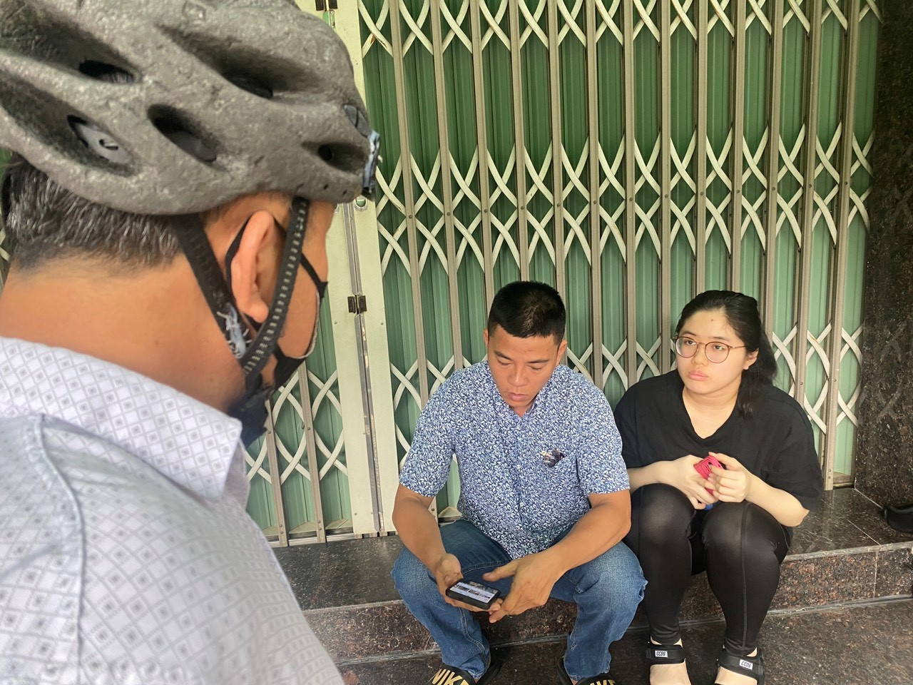 Nhiều người thân, học viên tới nhà khi hay tin anh P. mất.