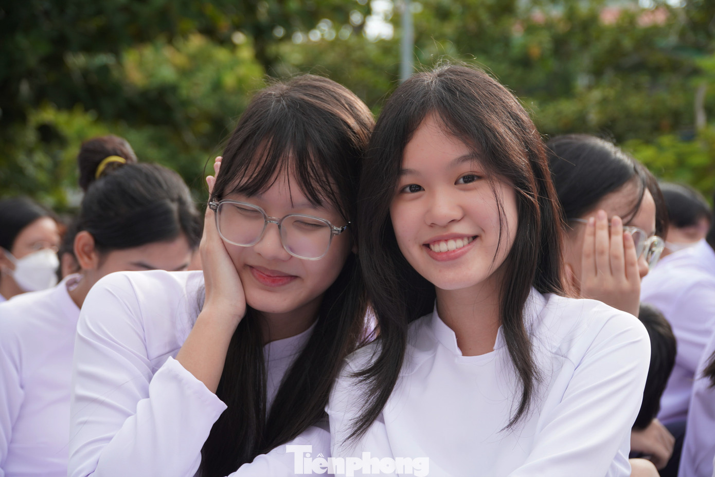 Xuân Trang (lớp 11/9, THPT Nguyễn Hiền) cho hay rất háo hức vì được gặp thầy cô và bạn. "Năm nay em sẽ cố gắng được học sinh giỏi và đóng góp cho trường lớp thật nhiều", Trang chia sẻ. Ảnh: Thanh Hiền.