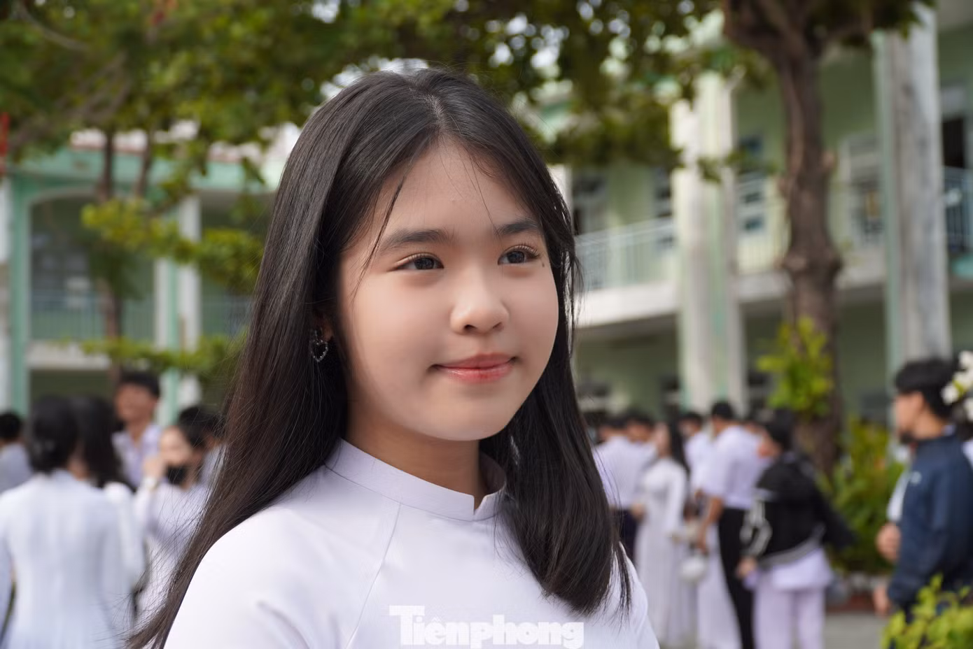 Ngày khai giảng dưới thời tiết mát mẻ, buổi lễ diễn ra chưa đầy 1 tiếng đồng hồ. Sau lễ khai giảng, các trường bắt đầu học tập theo thời khoá biểu. Ảnh: Thanh Hiền.