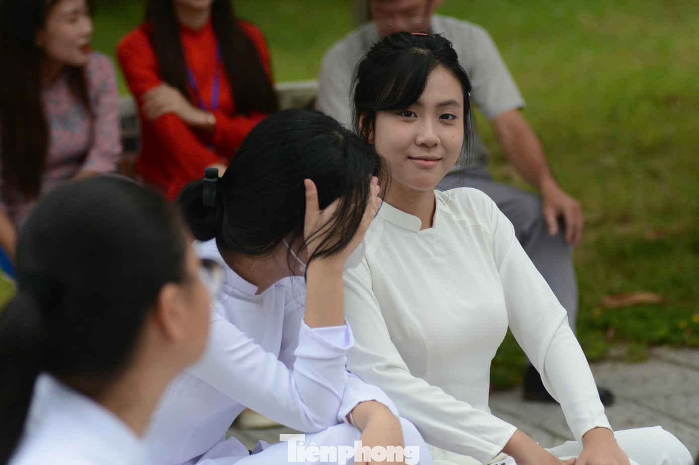 Ngày khai giảng dưới thời tiết mát mẻ, buổi lễ diễn ra chưa đầy 1 tiếng đồng hồ. Sau lễ khai giảng, các trường bắt đầu học tập theo thời khoá biểu. Ảnh: Thanh Hiền.