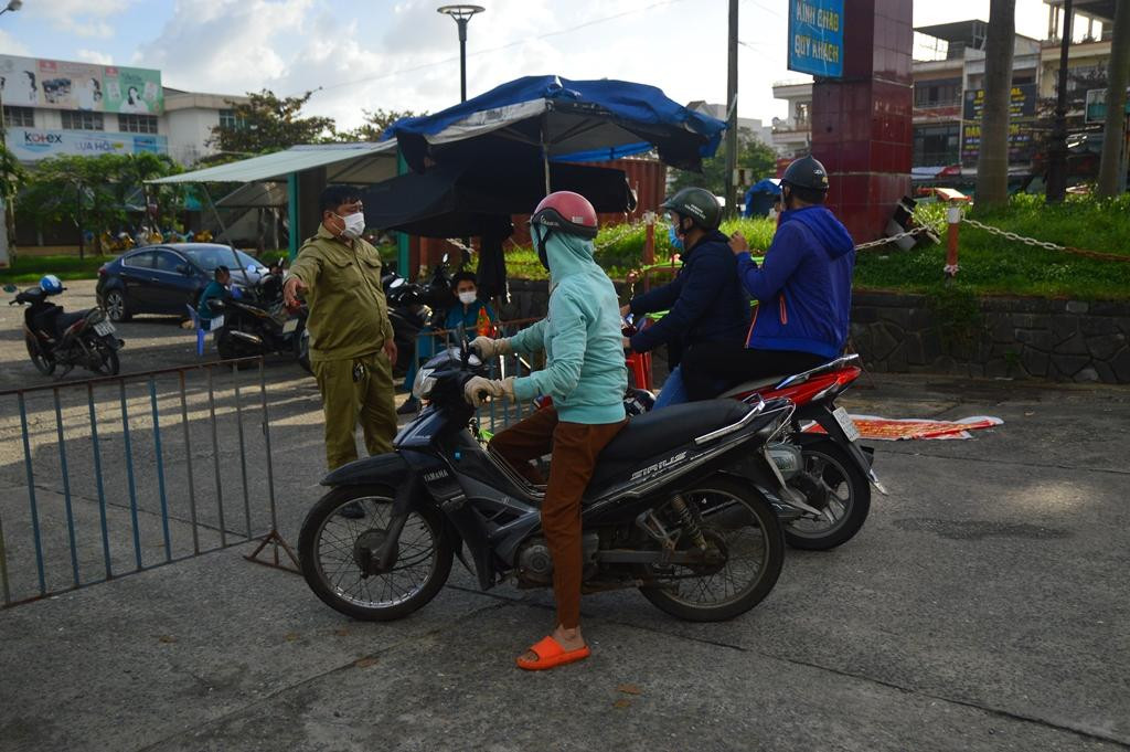 Phường Hòa Khánh Bắc đang áp dụng cấp độ 4, các phường còn lại của quận Liên Chiểu áp dụng cấp độ 3. Đây là quận tập trung rất nhiều công nhân khu công nghiệp.