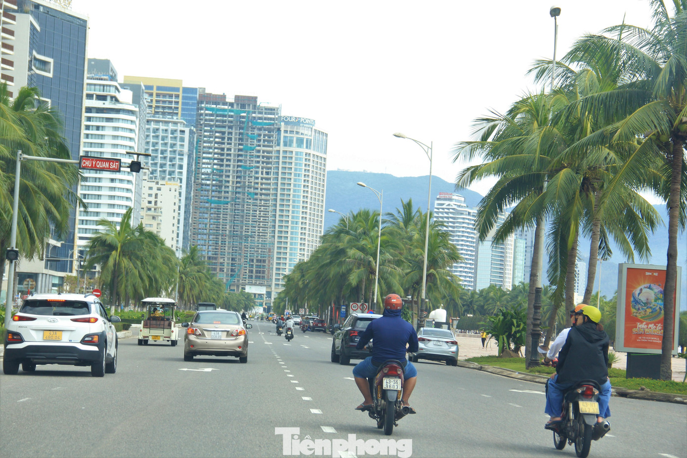 Nhờ việc ra quân "thần tốc", cùng sự chung tay của nhiều lực lượng, tình nguyện viên nên tuyến biển Đà Nẵng nhanh chóng sạch đẹp sau bão. Nhờ việc ra quân "thần tốc", cùng sự chung tay của nhiều lực lượng, tình nguyện viên nên tuyến biển Đà Nẵng nhanh chóng sạch đẹp sau bão.