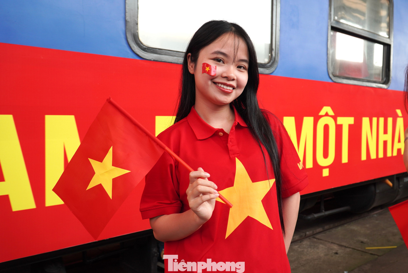 Nhiều bạn trẻ đã đến ga Đà Nẵng lưu lại khoảnh khắc lịch sử.