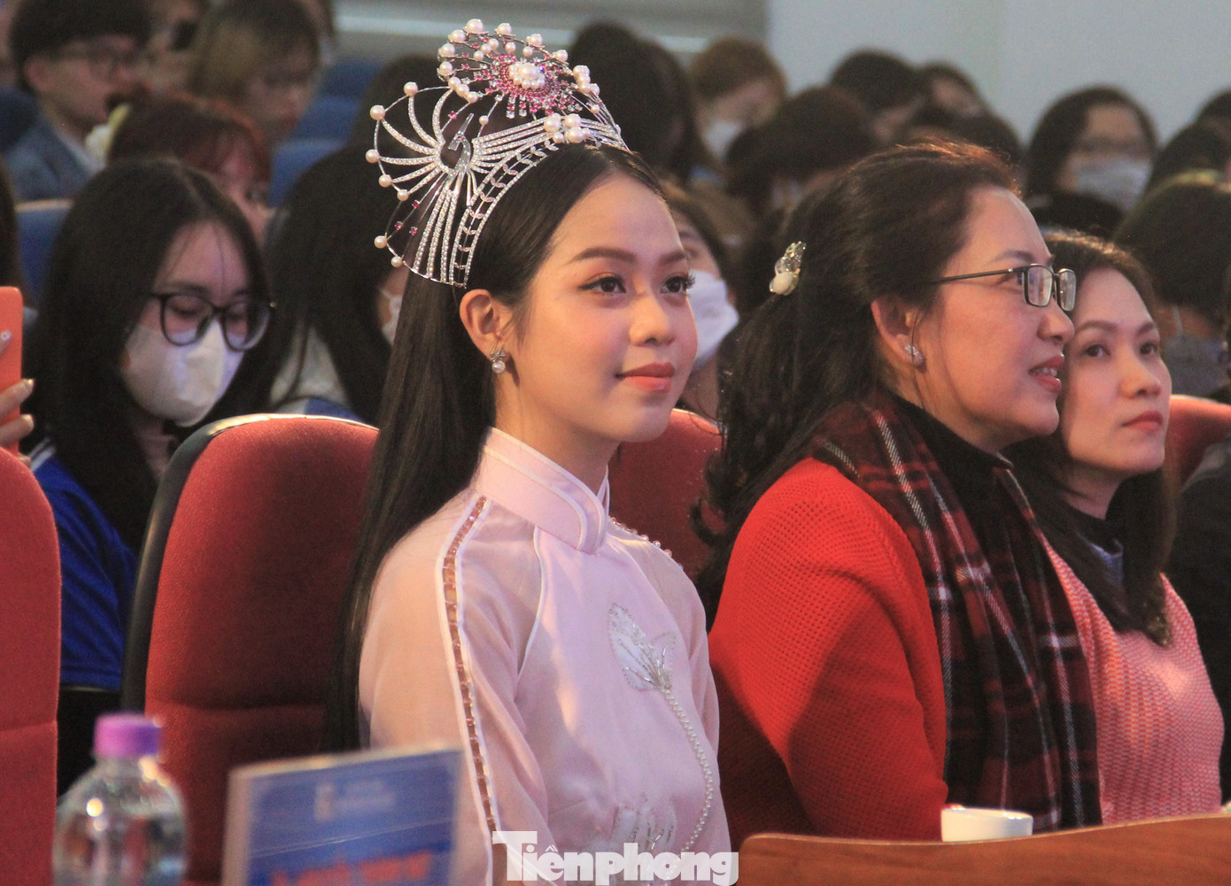 Vẻ đẹp trong sáng, rạng rỡ của Hoa hậu Thanh Thủy