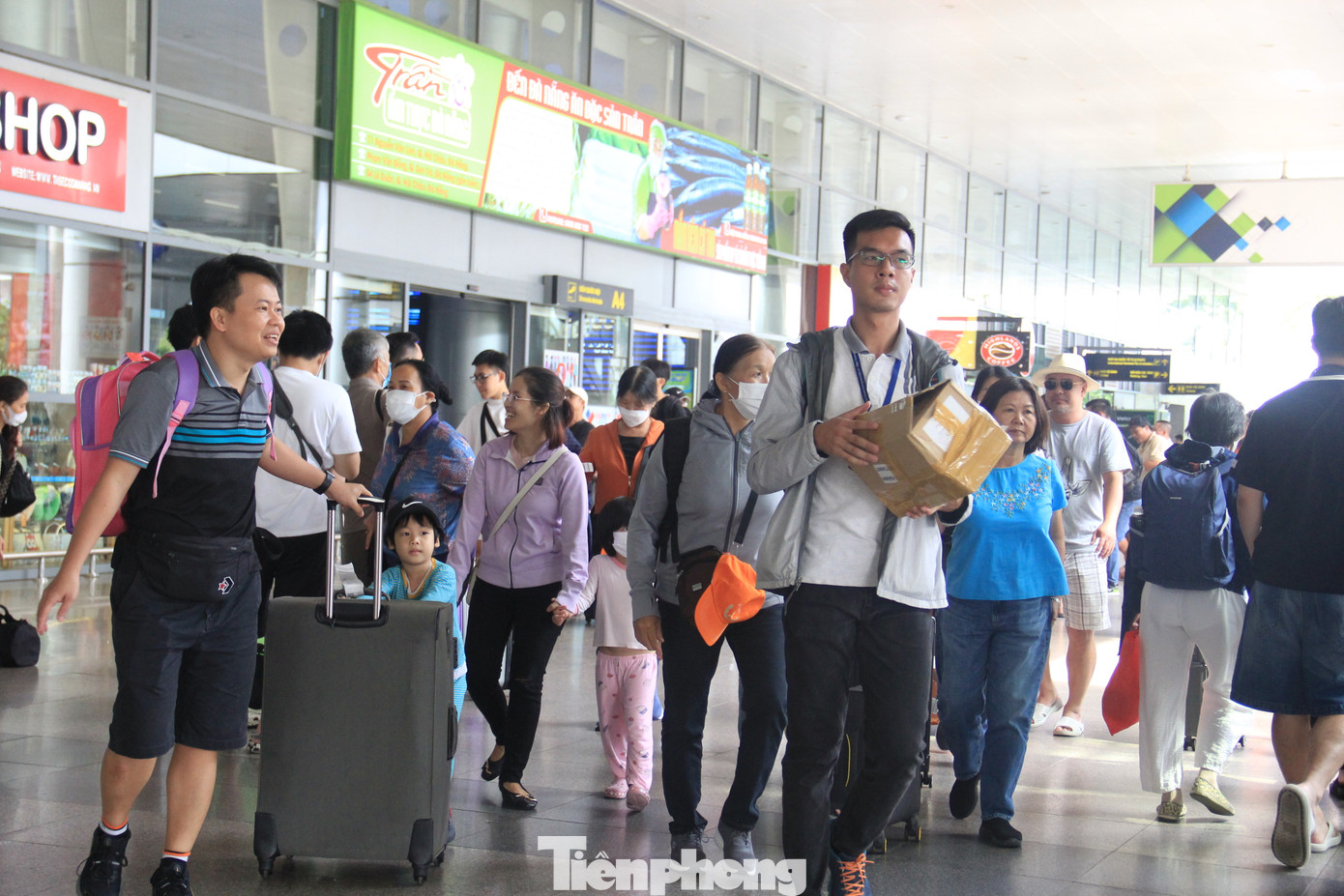 Theo Trung tâm Điều hành sân bay Đà Nẵng, từ 31/8-4/9 có hơn 600 chuyến bay đến Đà Nẵng, tăng 12% so với năm ngoái. Trung bình mỗi ngày hơn 100 chuyến, phần lớn là chuyến bay quốc nội.