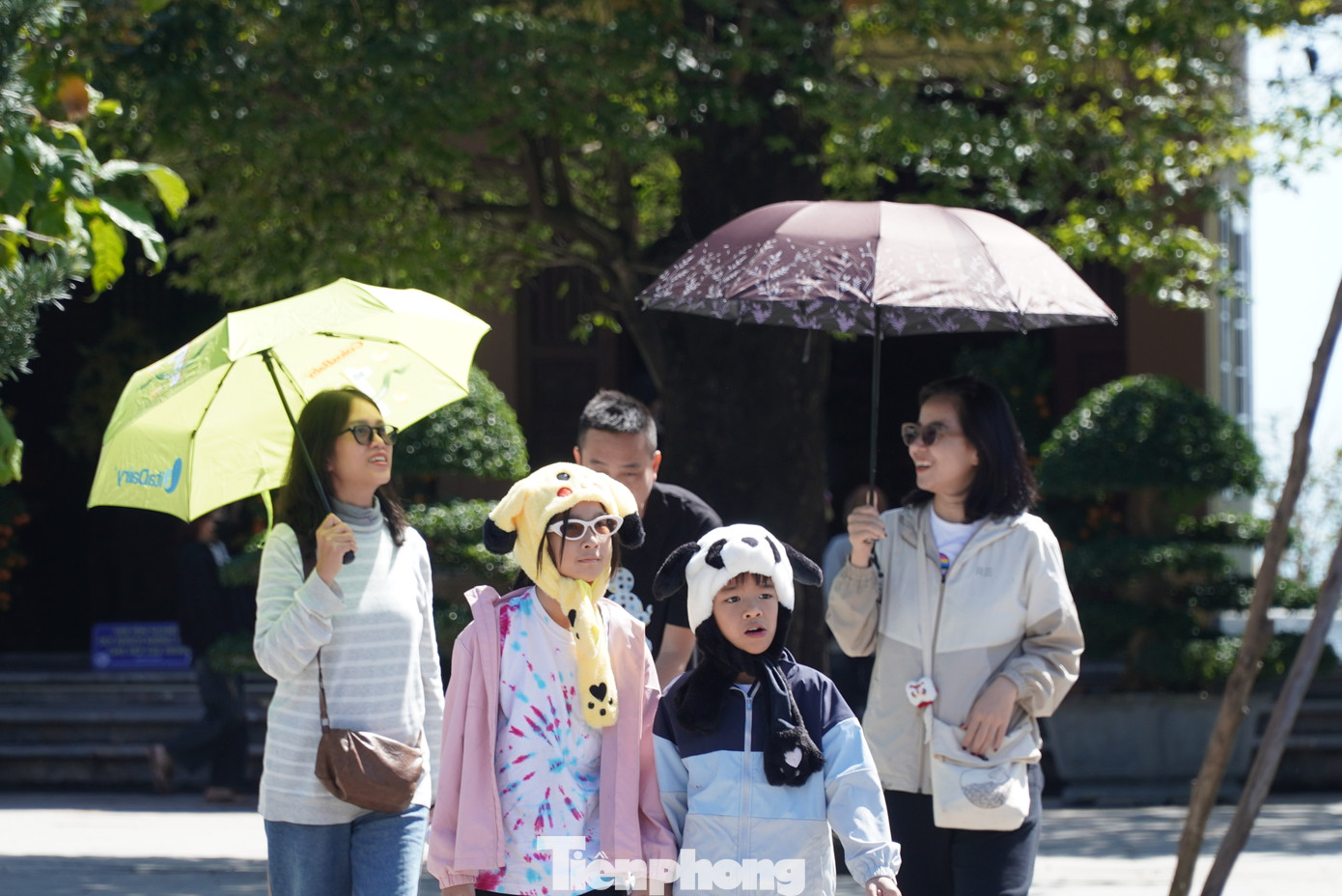 Trong dịp Tết Nguyên đán, Đà Nẵng đón khoảng 460.000 lượt khách, tăng khoảng 17% so với kỳ năm 2024. Trong đó, khách quốc tế hơn 228.000 lượt. Tổng thu du lịch ước đạt 1.887 tỷ đồng.