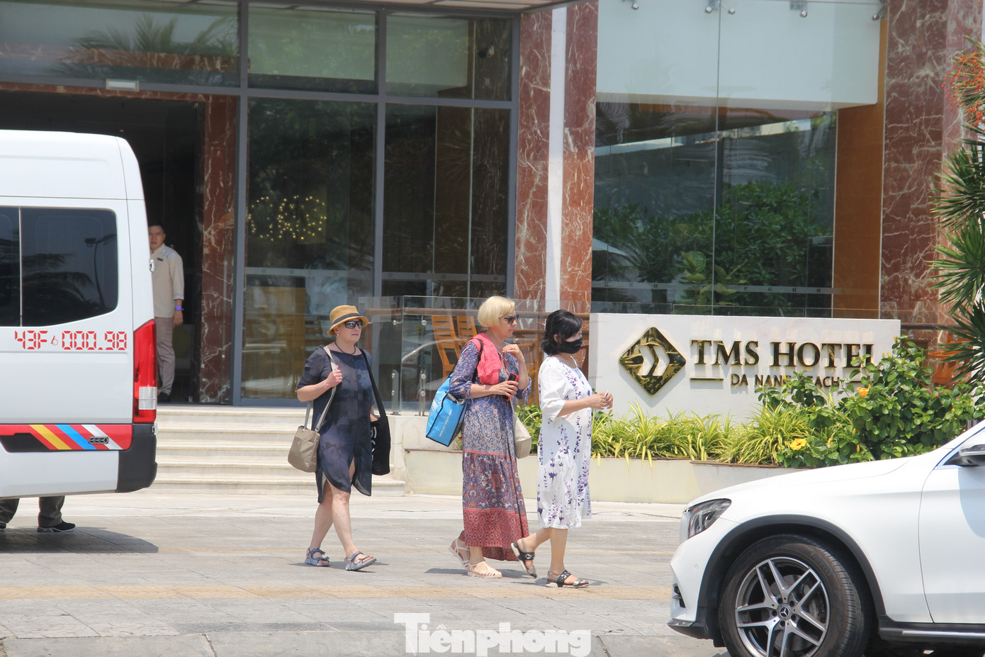 Sở Du lịch Đà Nẵng cho hay, dịp lễ này thành phố dự kiến đón khoảng 340.000 khách, tăng 5% so với năm ngoái. Trong đó khách quốc tế tăng gần 5%. Ông Nguyễn Đức Quỳnh - Chủ tịch Hội khách sạn Đà Nẵng - cho hay công suất phòng các khách sạn ven biển dịp lễ này từ 75-85%, giá phòng tăng khoảng 15% so với thường ngày.